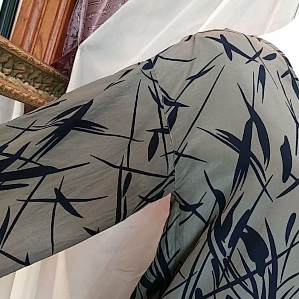 Krizia. 100% silk top  - Picture 4 of 12